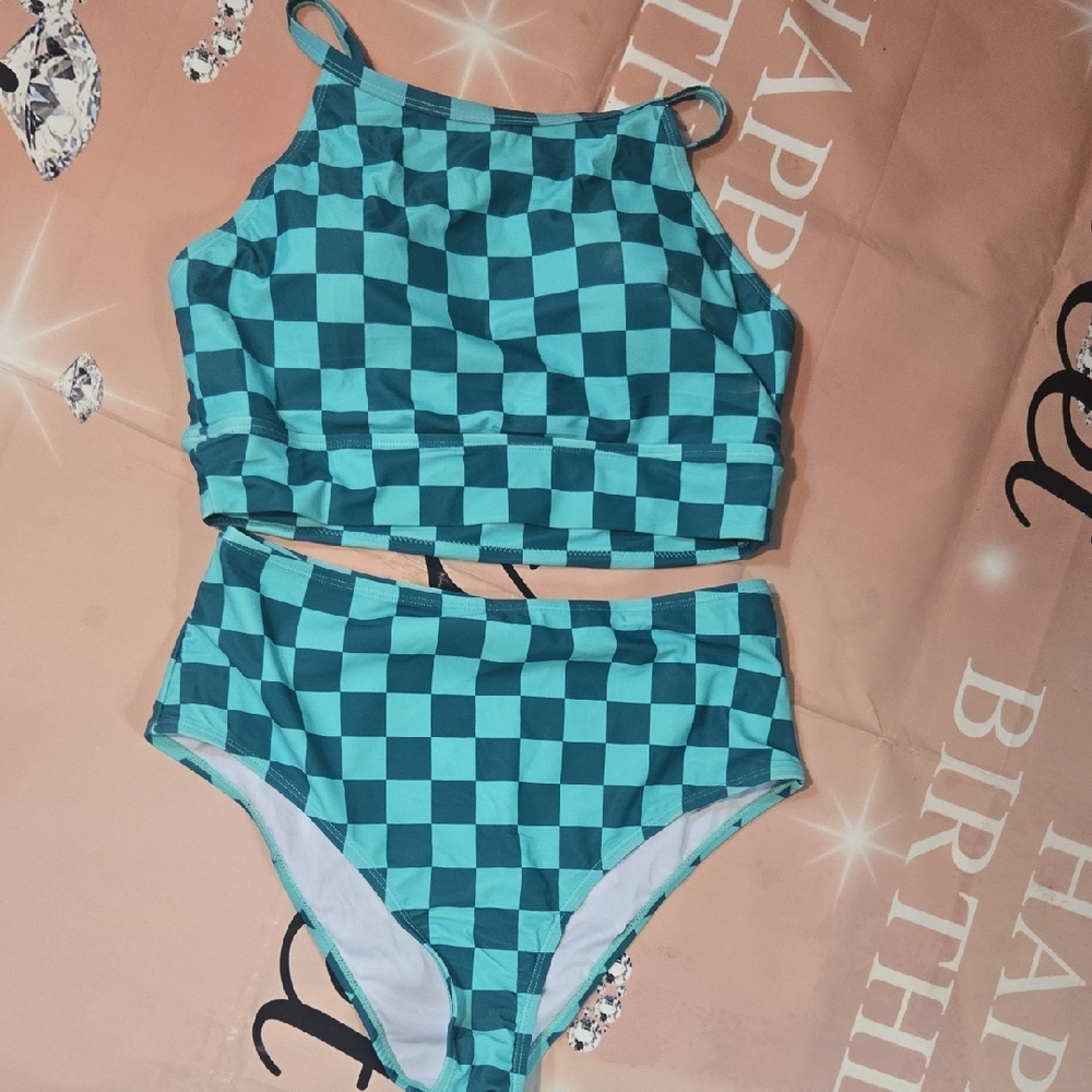 Large Stylish Green Checkered Bikini Set - Picture 4 of 4